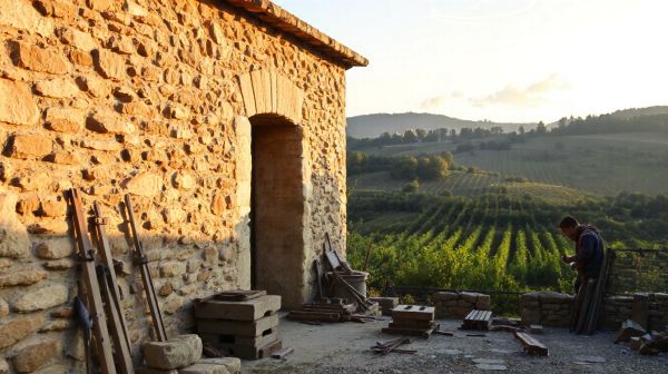 Les avantages d'engager un maçon à Val d’Oingt pour vos travaux